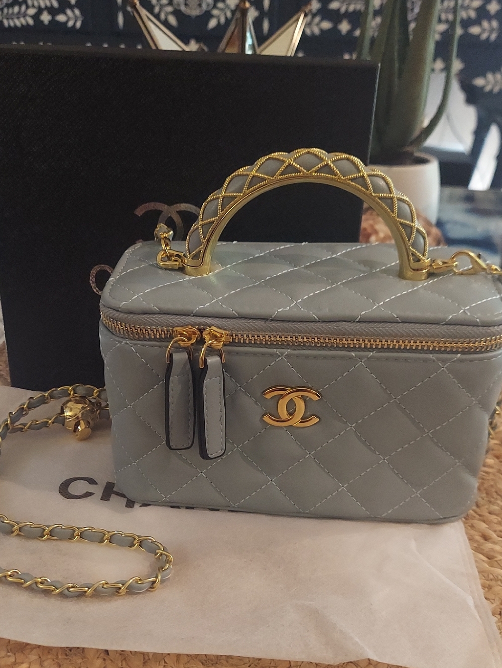 CC Makeup Beaute Mini Vanity Case GWP